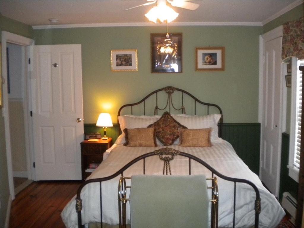 The Stirling House Waterfront Inn Грийнпорт Екстериор снимка
