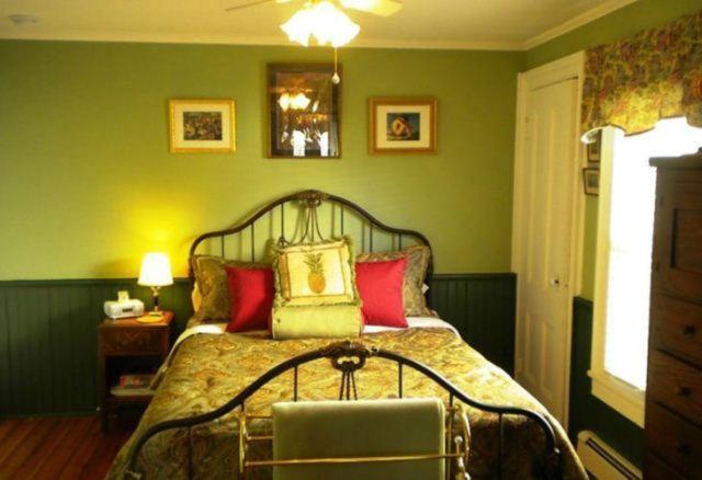 The Stirling House Waterfront Inn Грийнпорт Екстериор снимка