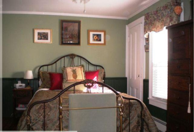 The Stirling House Waterfront Inn Грийнпорт Екстериор снимка